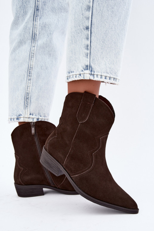 Bottes cowboy en daim couleur chocolat à petit talon Delsa