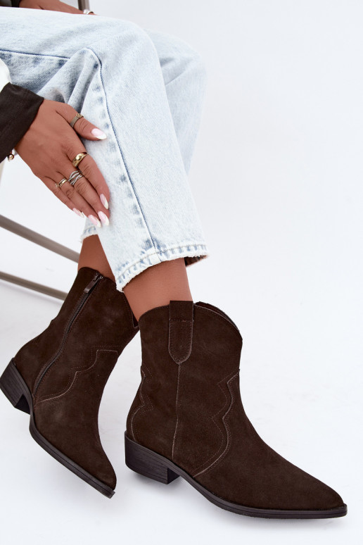 Bottes cowboy en daim couleur chocolat à petit talon Delsa