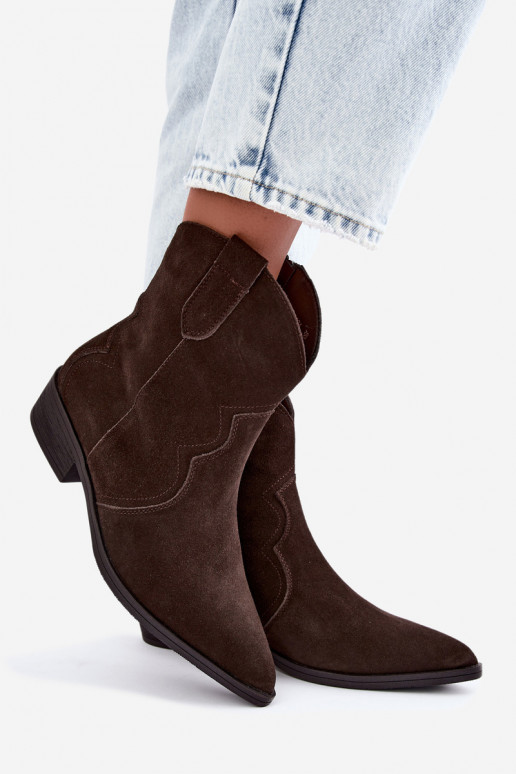 Bottes cowboy en daim couleur chocolat à petit talon Delsa