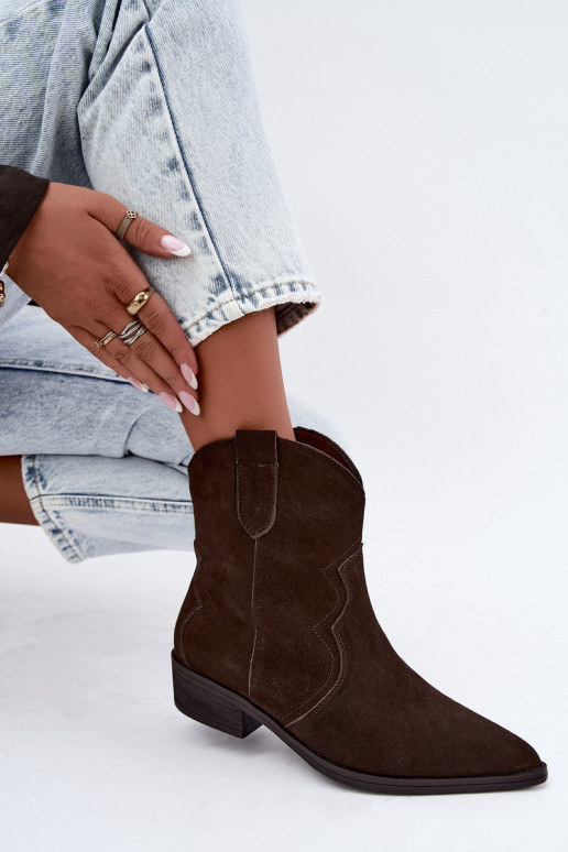 Bottes cowboy en daim couleur chocolat à petit talon Delsa