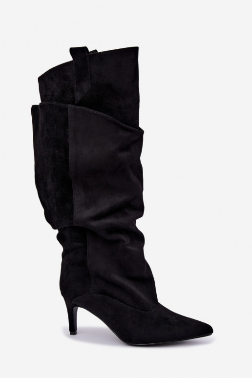 bottes hautes isolées avec volants et talons fins en couleur noire Auretta