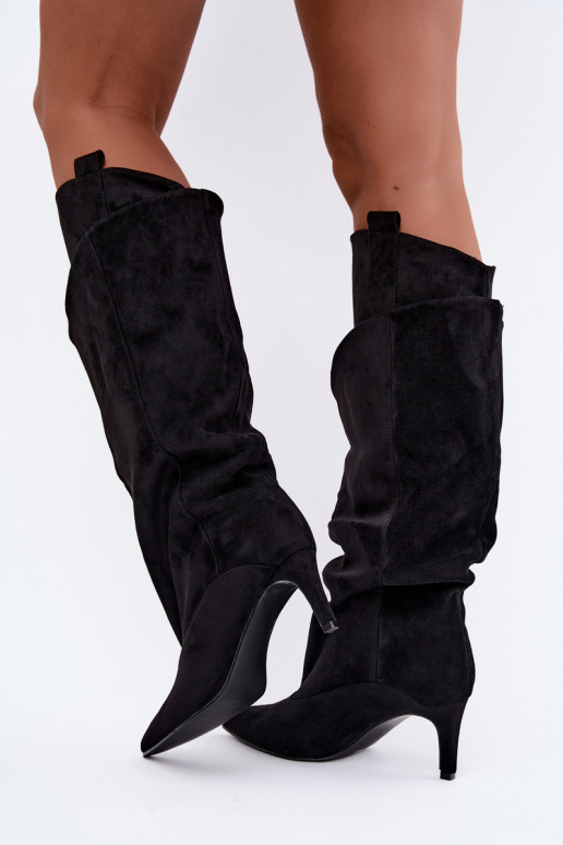 bottes hautes isolées avec volants et talons fins en couleur noire Auretta
