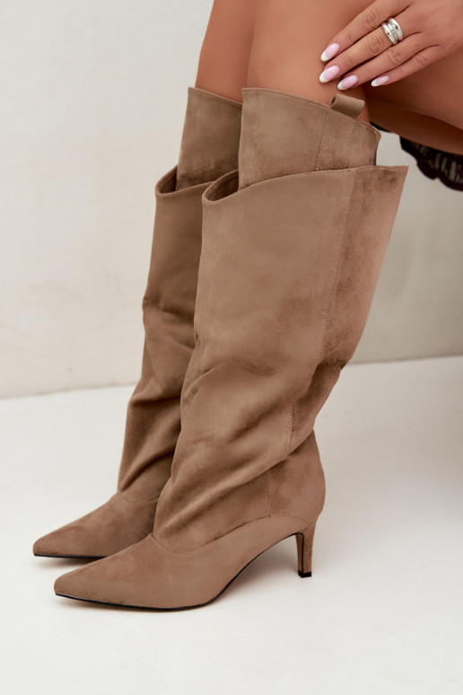 gefütterte kniehohe Stiefel mit Rüschen und dünnen Absätzen in sandfarben Auretta