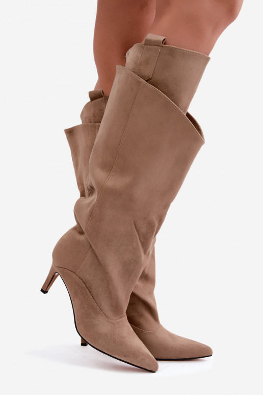 bottes hautes isolées avec volants et talons fins en couleur sable Auretta