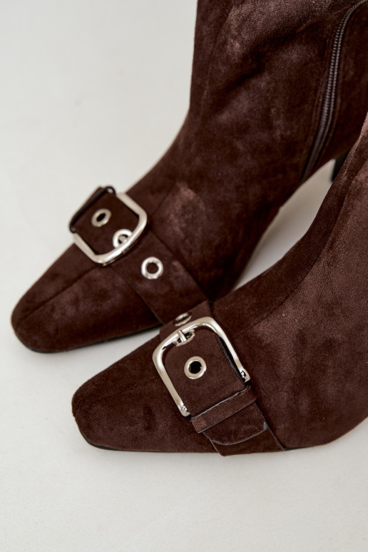gefütterte kniehohe Stiefel mit dünnen Absätzen und Schnallen in braun Finessia