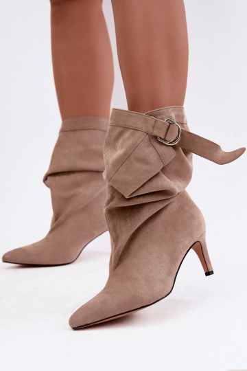 bottines à enfiler avec talons fins et sangles en couleur sable Soreya