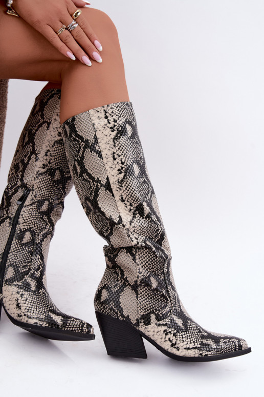 gefütterte kniehohe Stiefel im Cowboy-Stil mit Schlangenmustern in sandfarben Bellina