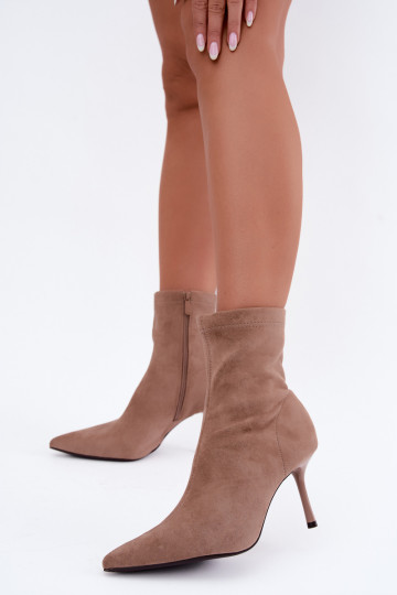 Sandfarbene Stiefel mit schmalen Absätzen Nireya 2