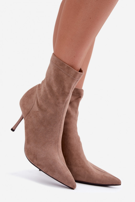 Sandfarbene Stiefel mit schmalen Absätzen Nireya