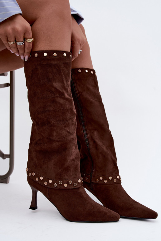 Braune isolierte lange Stiefel mit Dekoration Tai turiris