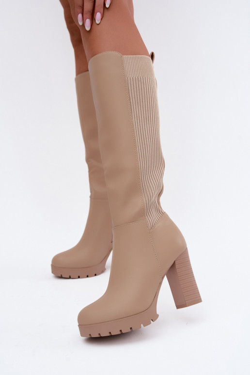 Sandfarbene isolierte lange Stiefel mit Absatz Hespera