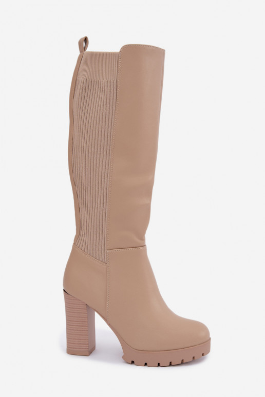Bottes longues beiges isolées à talons Hespera