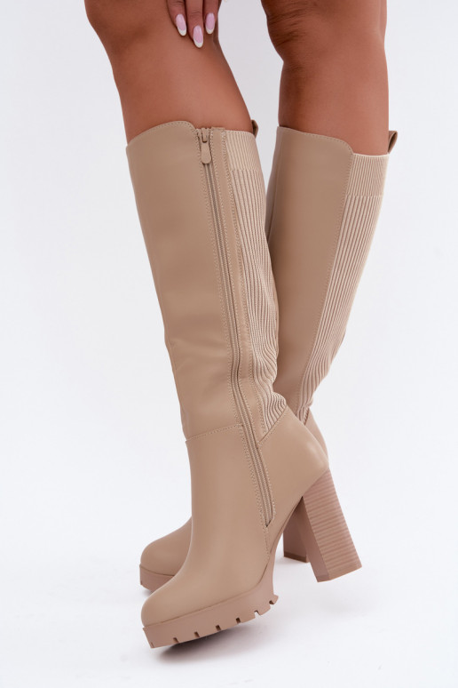 Bottes longues beiges isolées à talons Hespera