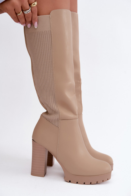 Sandfarbene isolierte lange Stiefel mit Absatz Hespera