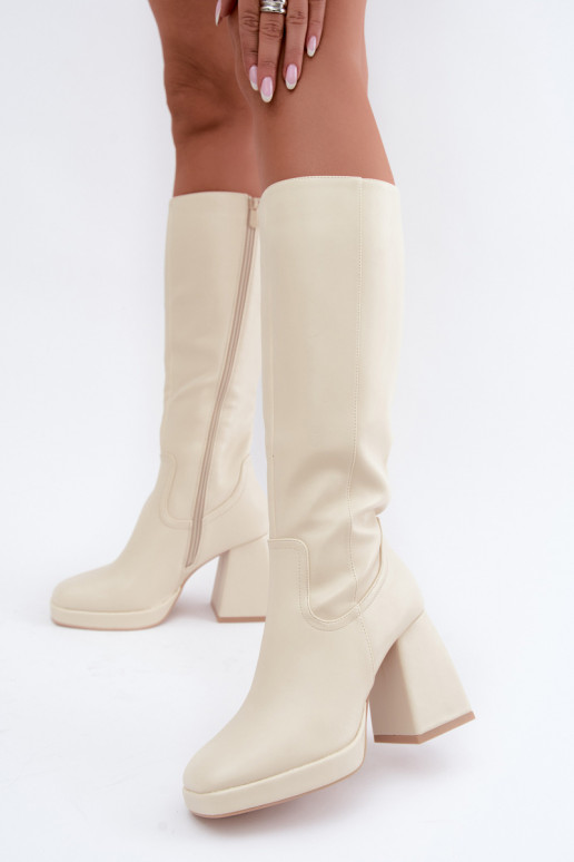Bottes longues beiges isolées à talons Leonelle
