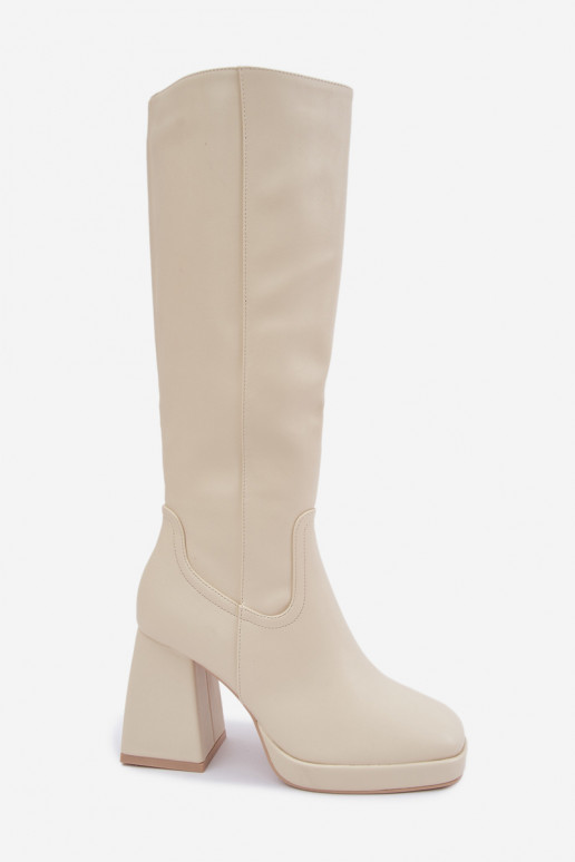 Bottes longues beiges isolées à talons Leonelle