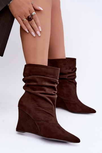 Geknitterte braune Stiefel mit Plattform Thalene