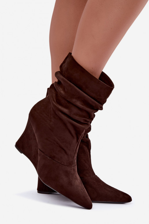 Geknitterte braune Stiefel mit Plattform Thalene