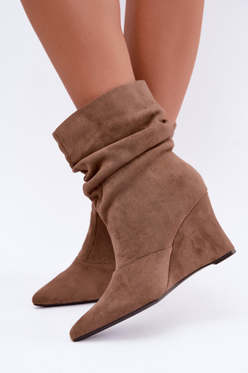 Geknitterte sandfarbene Stiefel mit Plattform Thalene