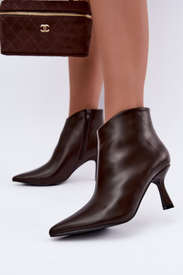 Schokoladenfarbene Stiefeletten mit spitzen Zehen Florenne