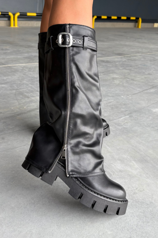 Bottes noires isolées au-dessus du genou avec choleika cousue et boucles argentées Armena