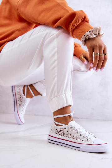 Witte dameschoenen met kantmotieven Venture