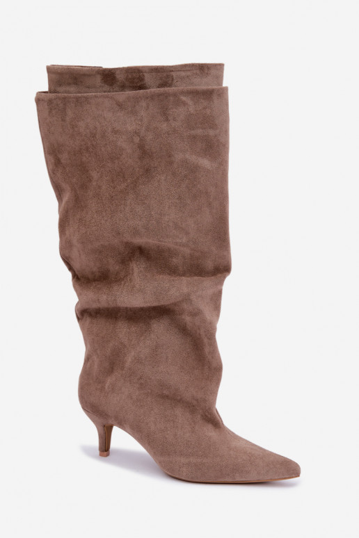 Warmen kniehohe Stiefel mit Rüschen und Absatz in Sandfarbe Oriellea
