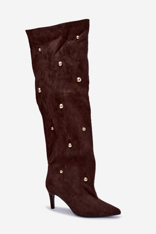 Schlüpfstiefel mit dünnen Absätzen und kunstvollen Details in Schokoladenfarbe Beladine