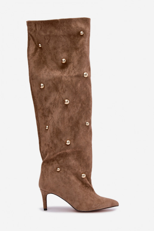Schlüpfstiefel mit dünnen Absätzen und kunstvollen Details in Sandfarbe Beladine