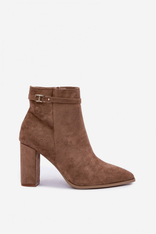 Stiefeletten mit Absatz und dekorativen Riemen in Sandfarbe Preselle