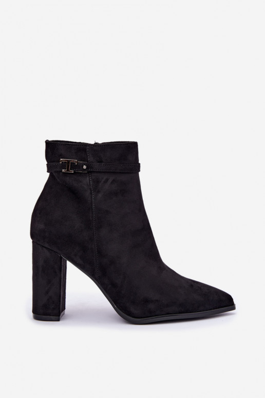 Stiefeletten mit Absatz und dekorativen Riemen in schwarzer Farbe Preselle