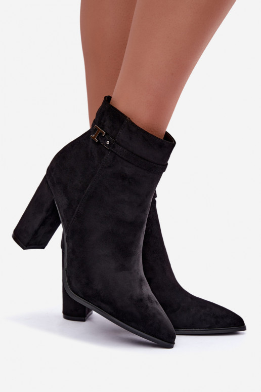 Stiefeletten mit Absatz und dekorativen Riemen in schwarzer Farbe Preselle
