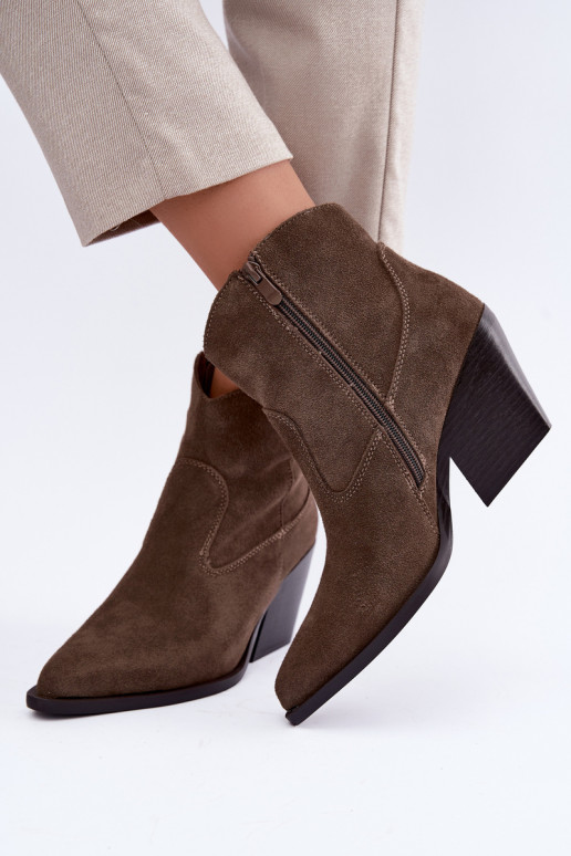 Bottes en daim khaki de style cowboy avec talons Tirabelle