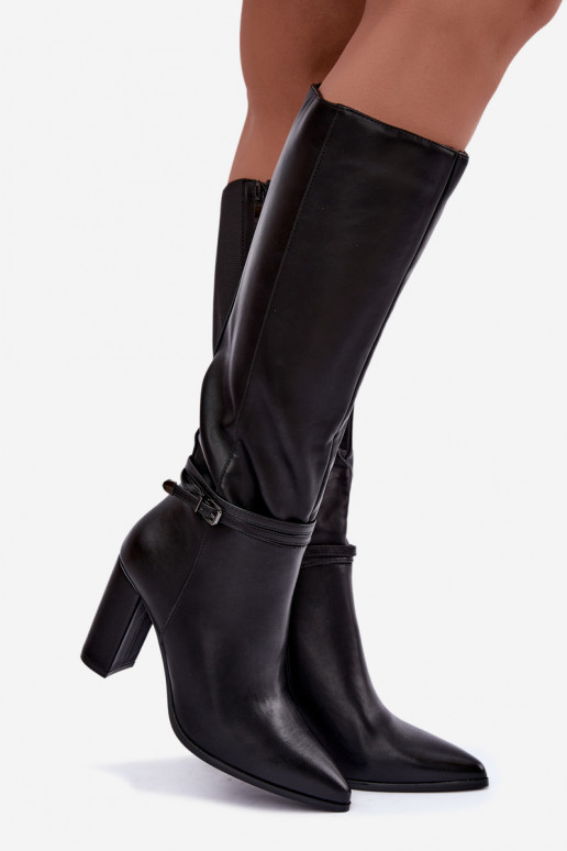 Schwarze gefütterte kniehohe Stiefel mit Absatz und Riemen Abriselle