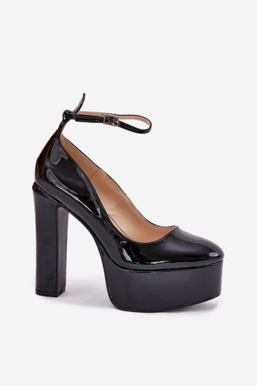 Schwarze Lackeffekt-High Heels mit Plateau Nianka