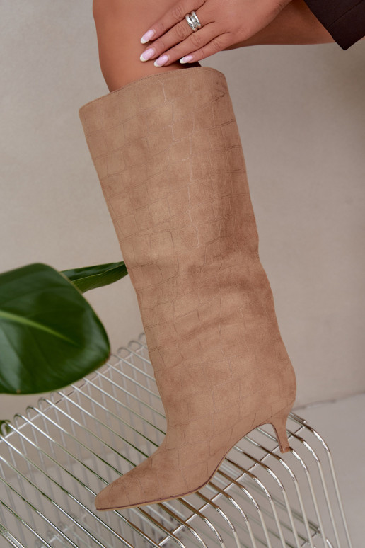 Sandfarbene Überknie-Stiefel zum Hineinschlüpfen mit geprägten Details und Absätzen Cazelle