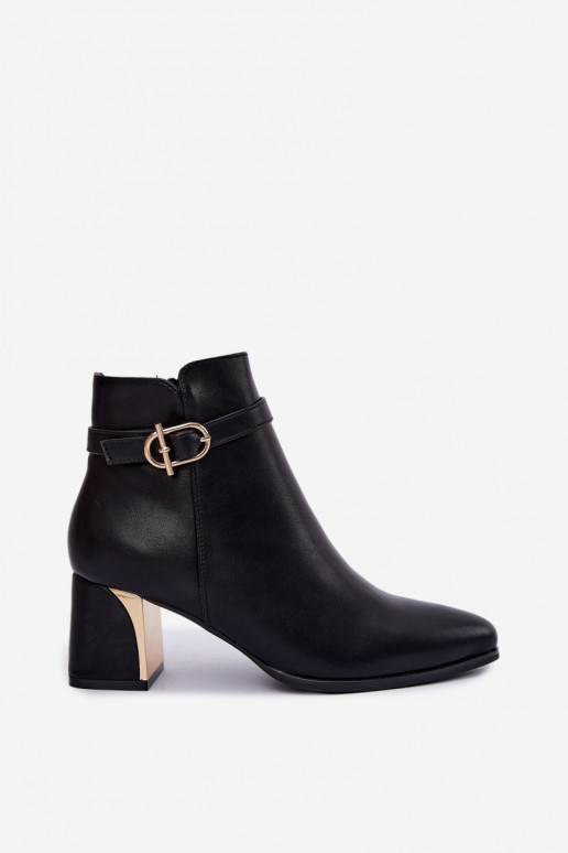 Damen Stiefeletten mit dekorativen Riemen und Schnallen in Schwarz Kordelia