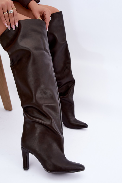 Slip-On Damen Stiefel mit spitzen Absätzen über dem Knie in Schokolade Emorine