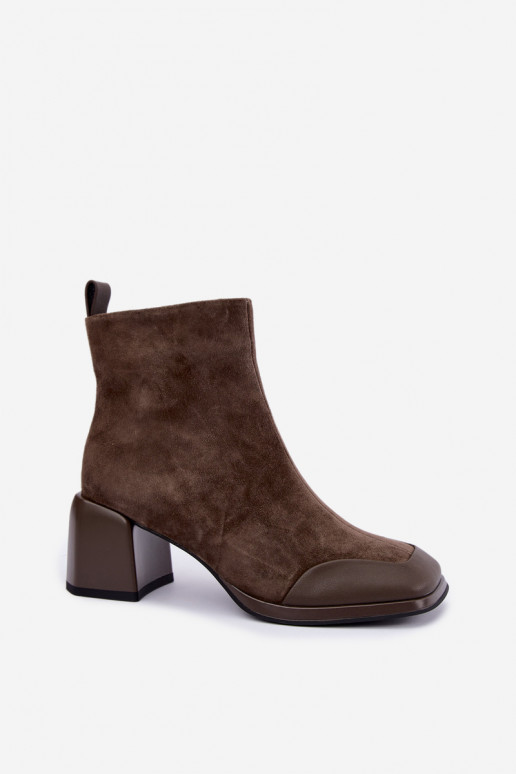 Bottes en daim chaki isolées avec talons Artiker 59C1297