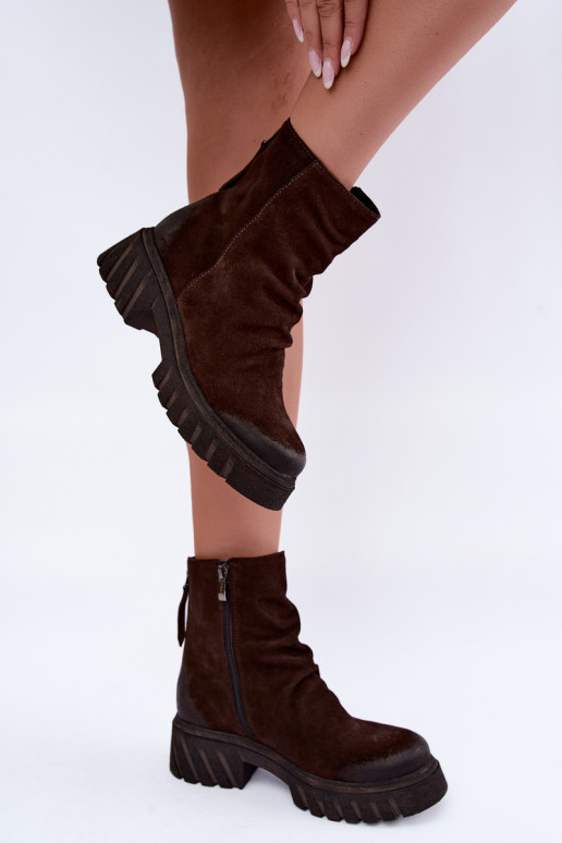 Bottes en daim brunes isolées avec volants Zazoo 60590