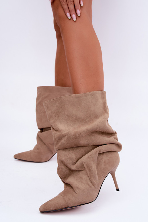 gekruiste warme instapankleboots met dunne hakken in zandkleur Greselle
