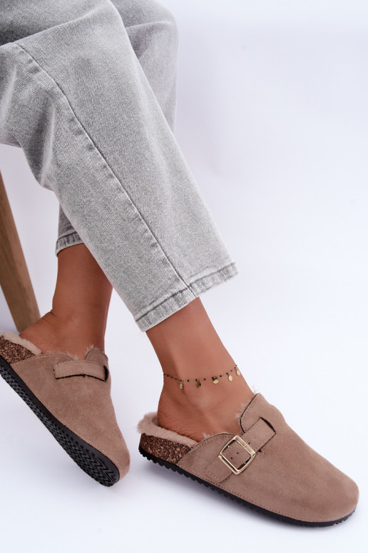 Damen Clogs mit Fell innen und Schnallen in Sand Tamera