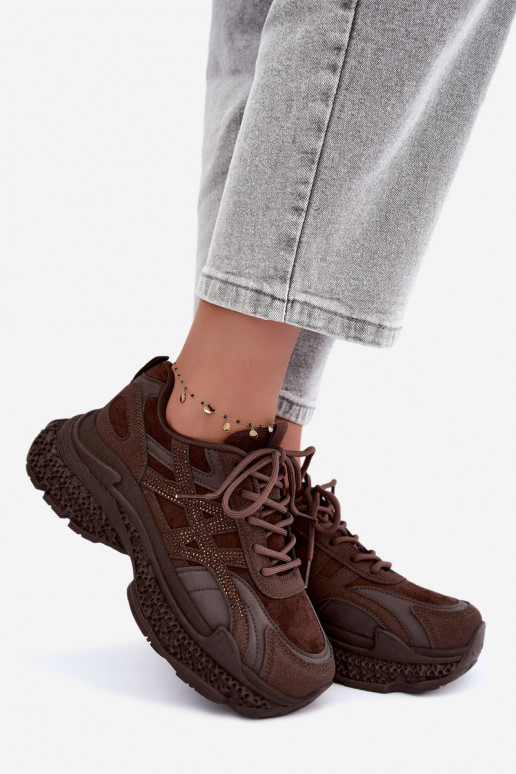 Sneakers met chocoladekleurige decoratie Amselle