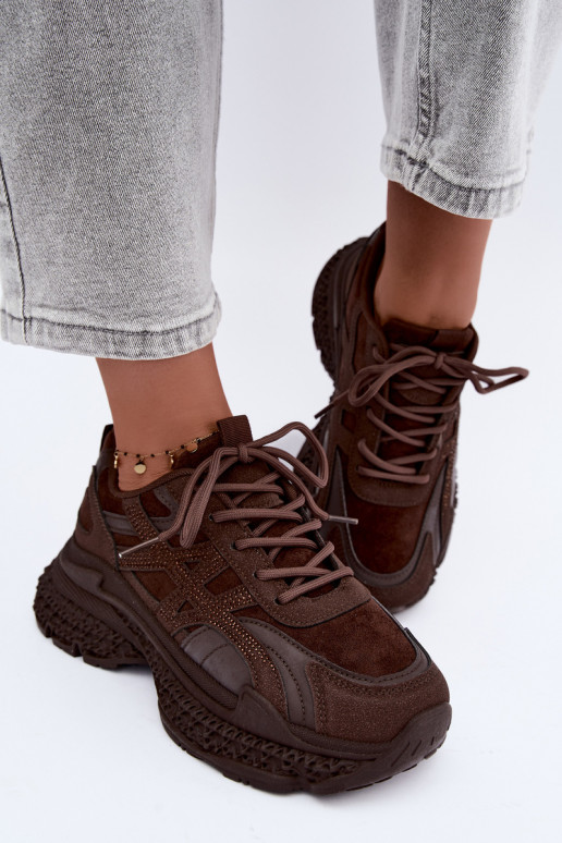 Sneakers met chocoladekleurige decoratie Amselle