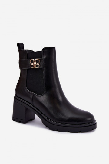 Warmen stilvolle Stiefeletten mit dekorativen Riemen in schwarzer Irelina
