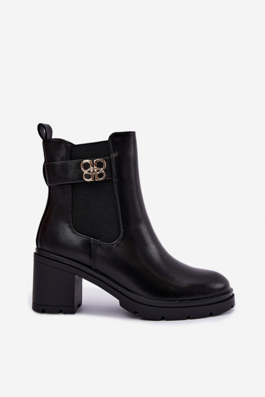 Bottines chaudes et élégantes avec des sangles décoratives en noir Irelina