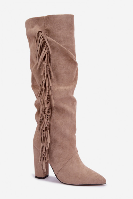 Warme gekreukte laarzen tot de knie met hak en kwastikjes in zandkleur Karmelle