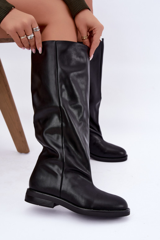 Schlüpfstiefel mit breiten Absätzen in schwarzer Farbe Pavellea