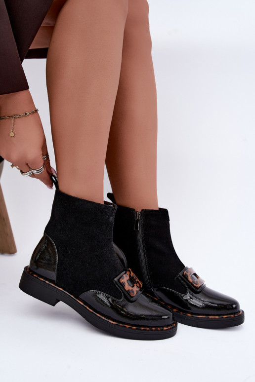 Bottes en daim noires avec boucle décorative
