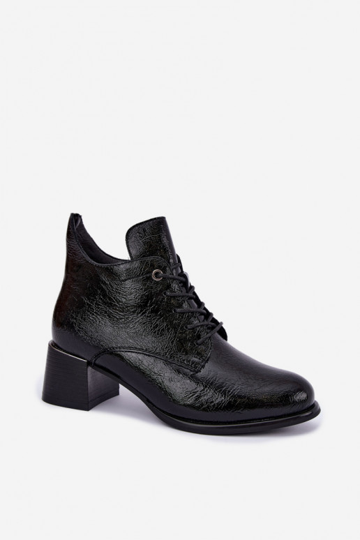 Wärmende schwarze Damenstiefeletten mit Lackeffekt Klocku Hadelle